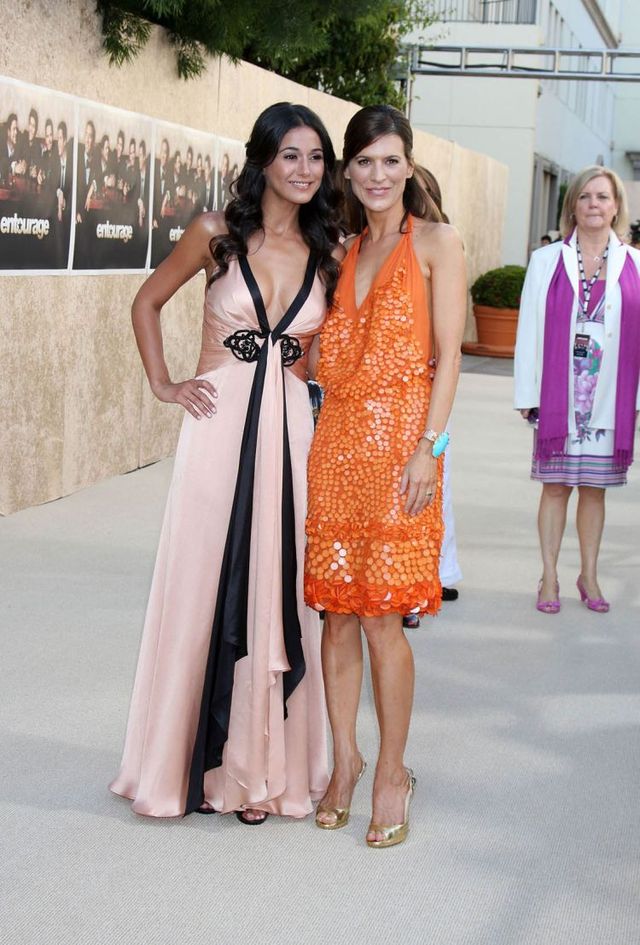 Emmanuelle Chriqui’s sweet cleavage (15 pics)