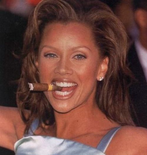 25 sexy female celebrities smoking cigars (25 pics)