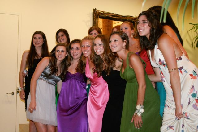 Russia vs. the United States. Whose high-school graduates are cooler? (60 pics)