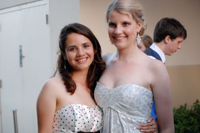 Russia vs. the United States. Whose high-school graduates are cooler? (60 pics)