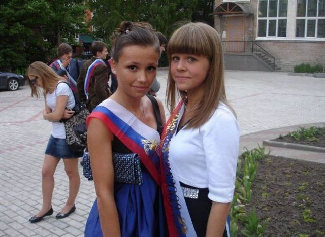 Russia vs. the United States. Whose high-school graduates are cooler? (60 pics)