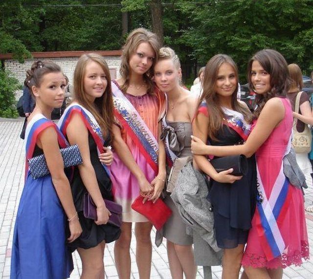 Russia vs. the United States. Whose high-school graduates are cooler? (60 pics)