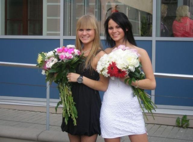 Russia vs. the United States. Whose high-school graduates are cooler? (60 pics)