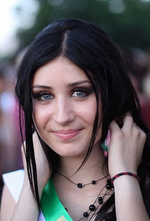 Russia vs. the United States. Whose high-school graduates are cooler? (60 pics)
