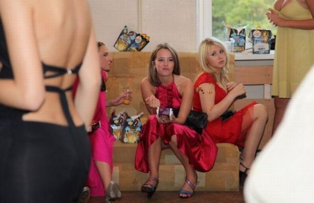 Russia vs. the United States. Whose high-school graduates are cooler? (60 pics)