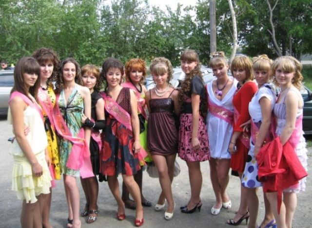 Russia vs. the United States. Whose high-school graduates are cooler? (60 pics)