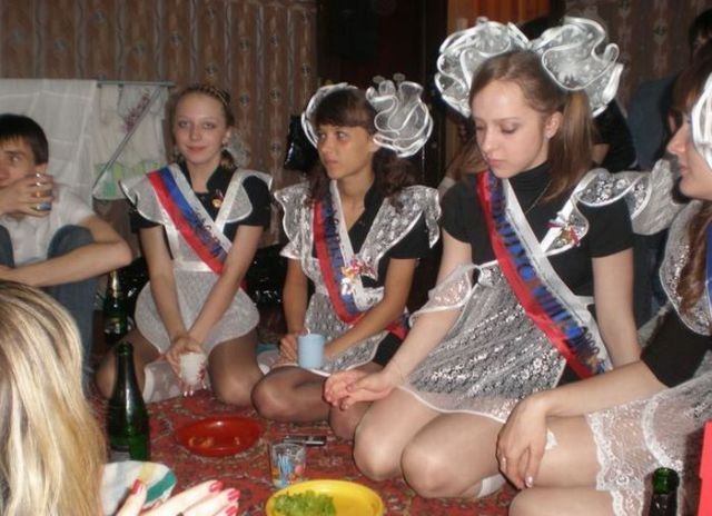 Russia vs. the United States. Whose high-school graduates are cooler? (60 pics)