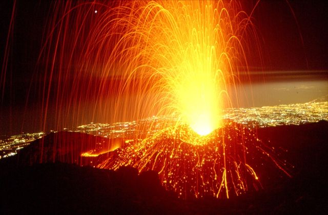 Erupting Volcanos [1990 Video]