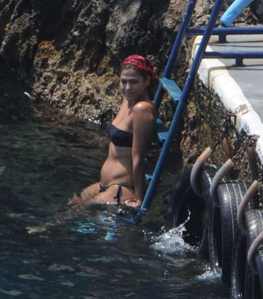 Return to Eva Mendes in bikini 12 pics 