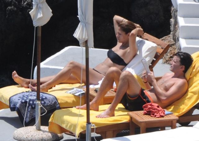 Eva Mendes in bikini (12 pics)