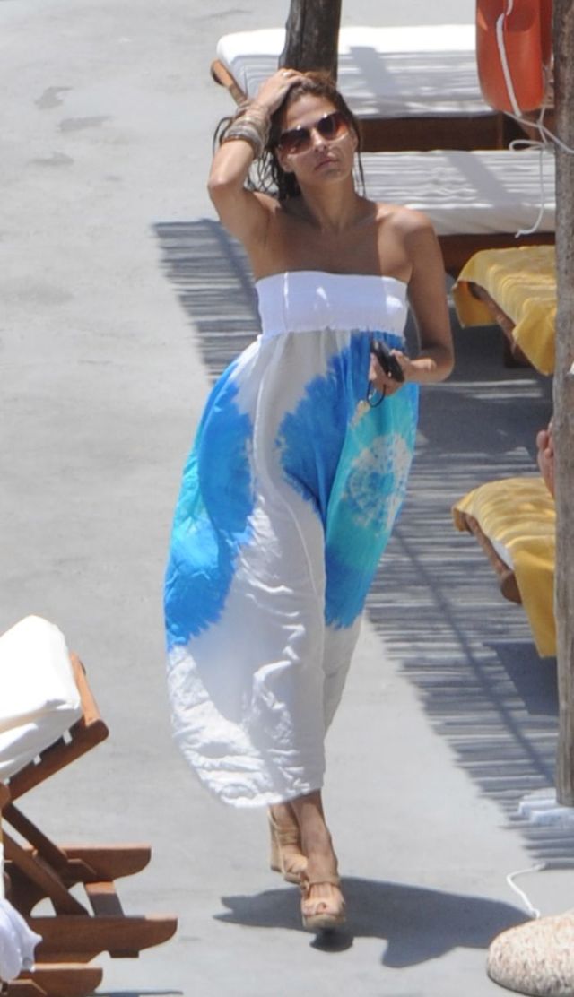 Eva Mendes in bikini (12 pics)