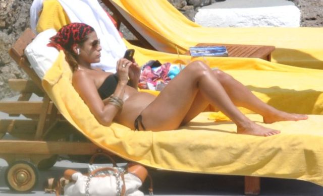 Eva Mendes in bikini (12 pics)