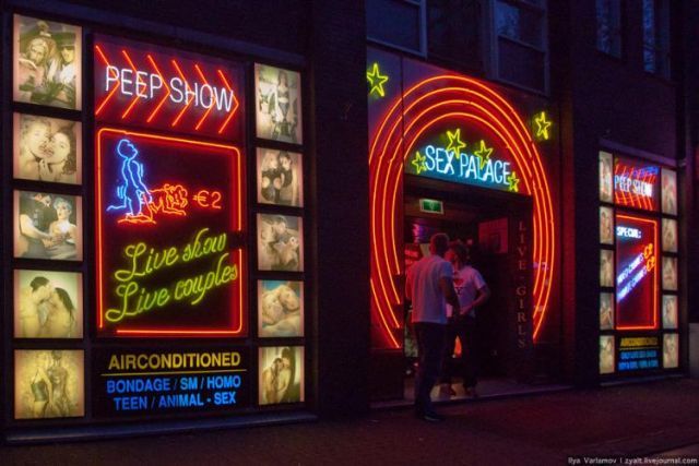 Red lights street (28 pics)