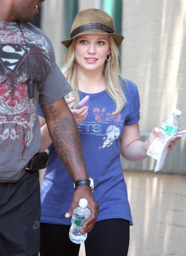 Hilary Duff is cute as usual  (9 pics)