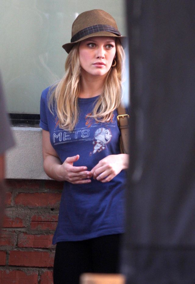 Hilary Duff is cute as usual  (9 pics)