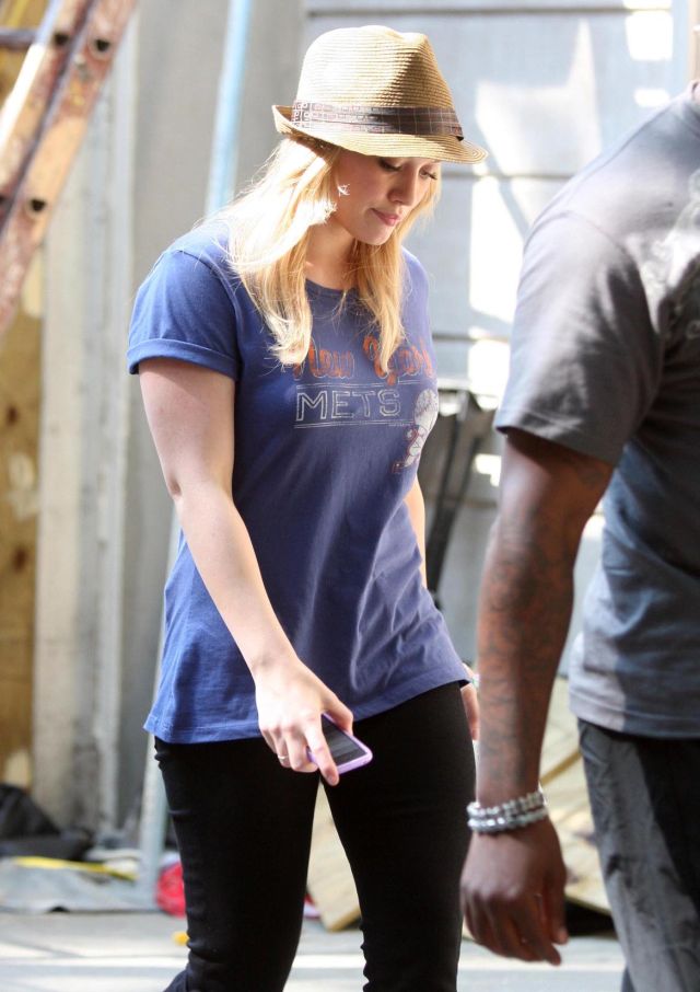 Hilary Duff is cute as usual  (9 pics)