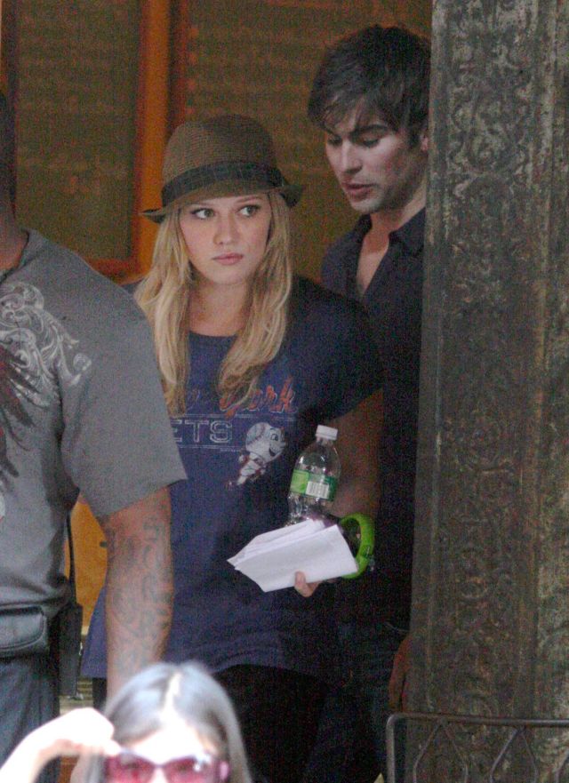 Hilary Duff is cute as usual  (9 pics)