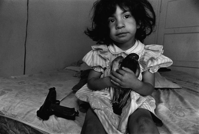 Beautiful black and white photographs of youth involved in gangs by Donna De Cesare (27 pics)