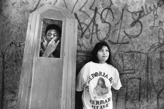 Beautiful black and white photographs of youth involved in gangs by Donna De Cesare (27 pics)