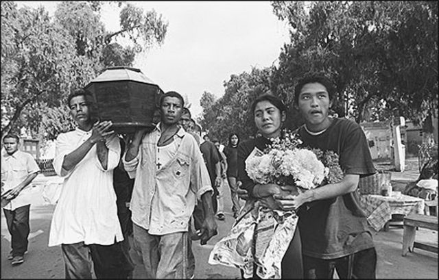 Beautiful black and white photographs of youth involved in gangs by Donna De Cesare (27 pics)