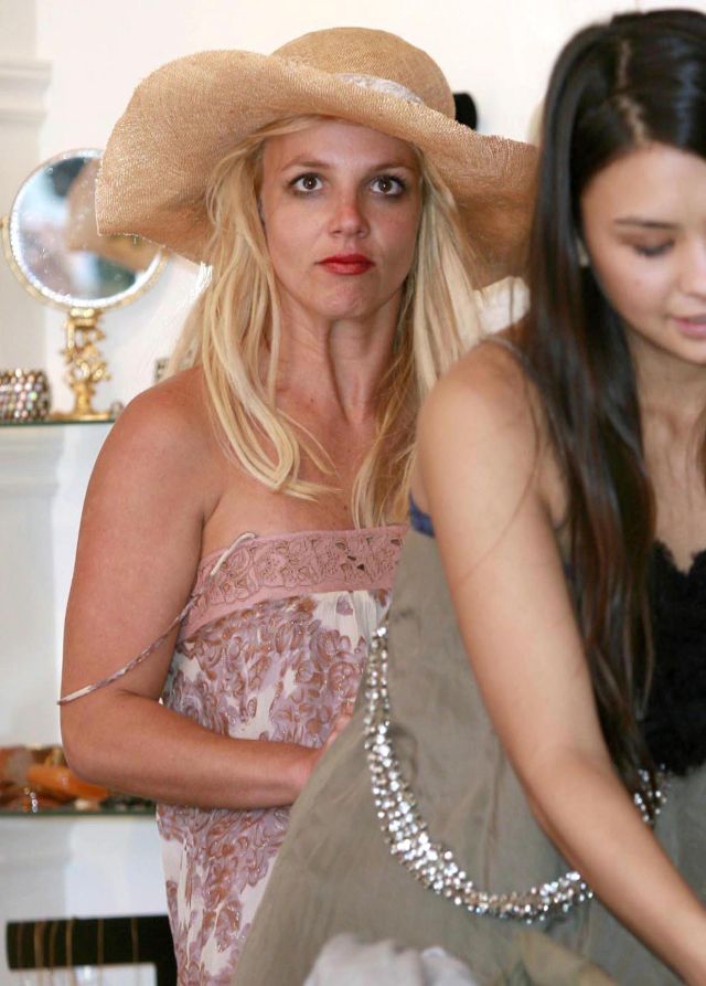 Britney Spears is the center of attention everywhere she goes (9 pics)