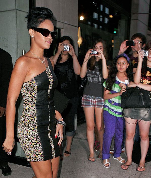 Rihanna (10 pics)