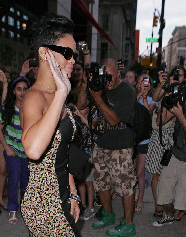 Rihanna (10 pics)