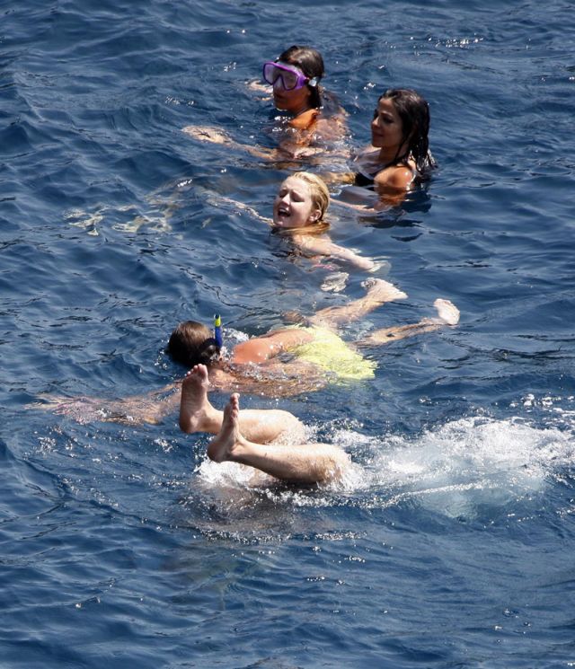 Jack Nicholson having fun out in the sea (12 pics)