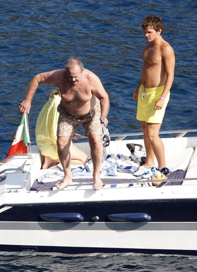 Jack Nicholson having fun out in the sea (12 pics)