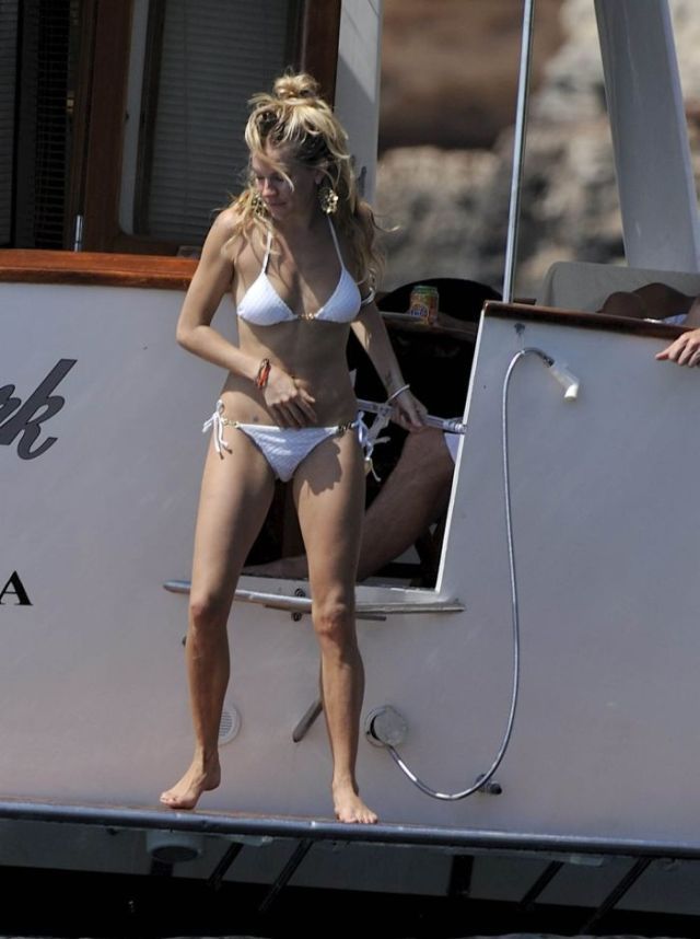 Sienna Miller in bikini (8 pics)