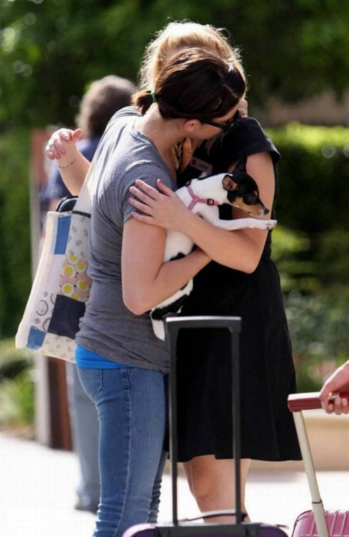 Ashley Greene meets with her friends (17 pics)