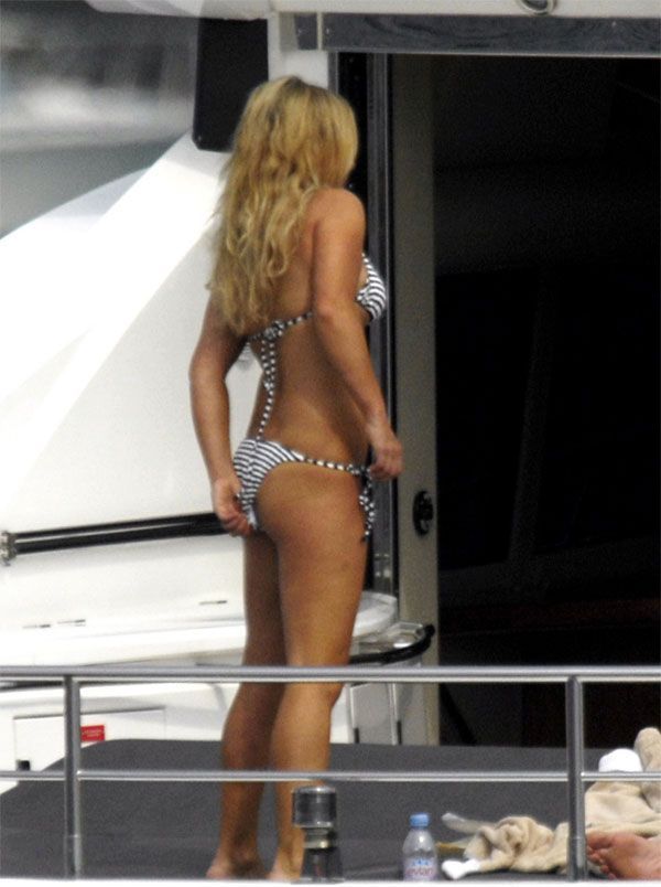 Gerry Halliwell in bikini (16 pics)