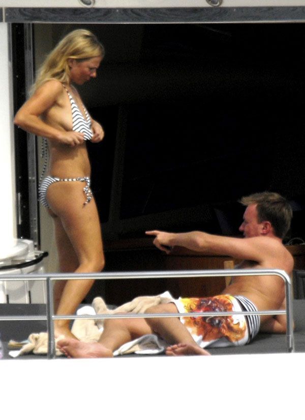 Gerry Halliwell in bikini (16 pics)