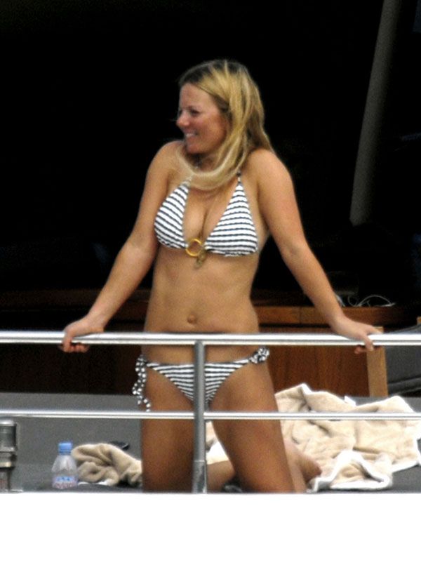 Gerry Halliwell in bikini (16 pics)
