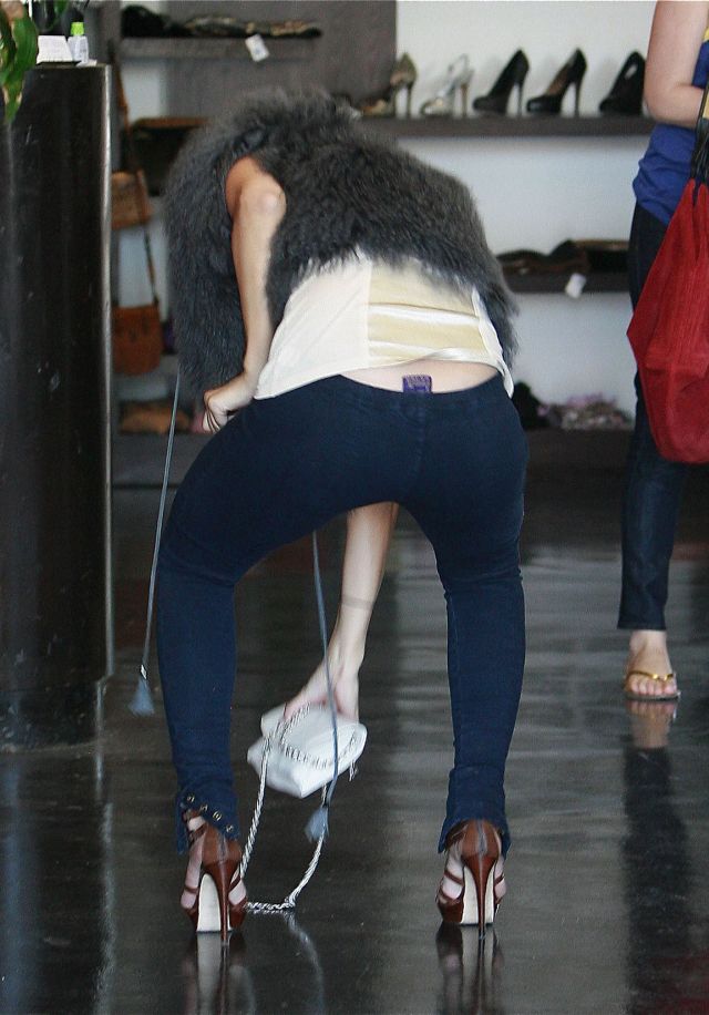 Audrina Patridge on a shooting scene (9 pics)