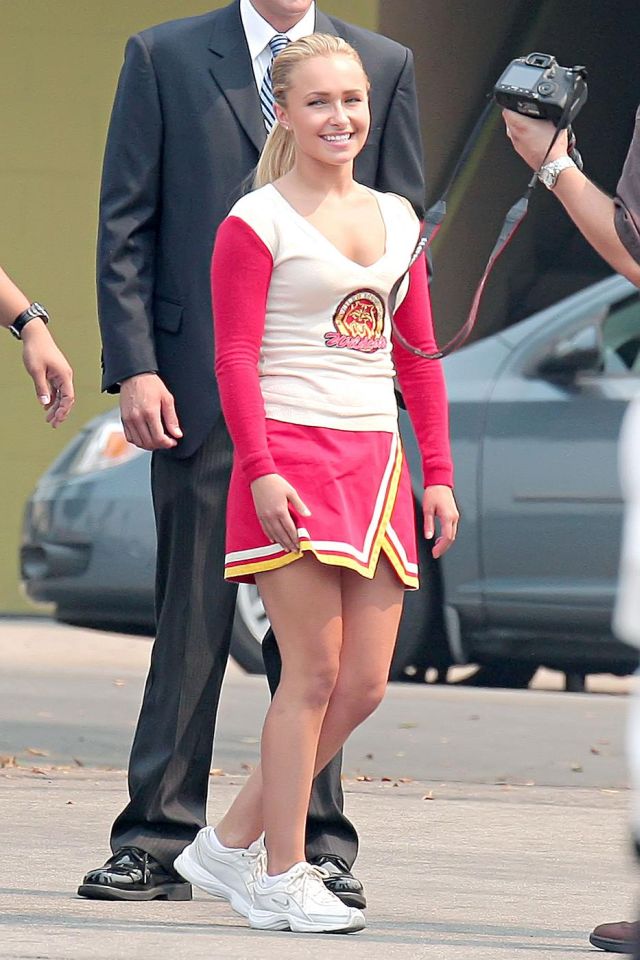 Hayden Panettiere In A Pink Cheerleader Outfit It Fits Her Good Pics Izismile Com