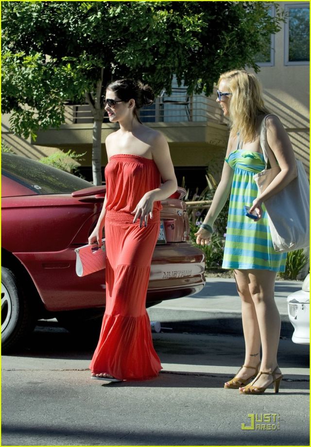 Ashley Greene, lady in red (9 pics)