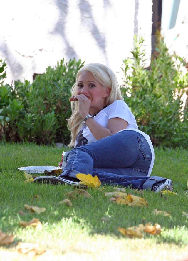 Holly Madison (9 pics)