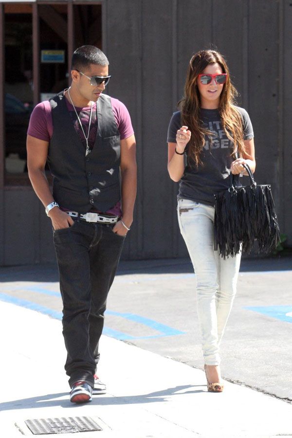 Ashley Tisdale not in the best of her forms (15 pics)