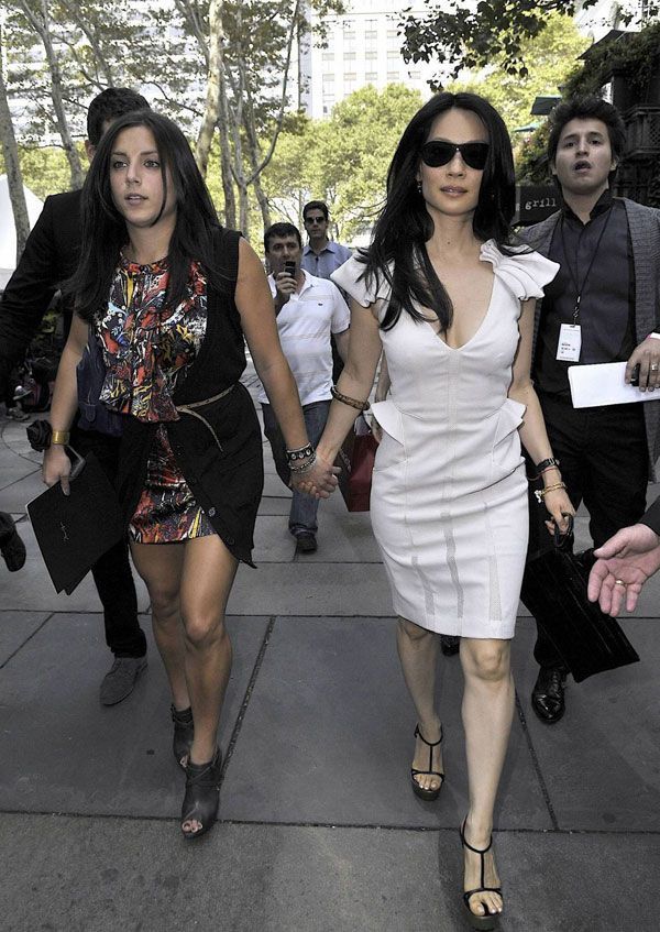 Lucy Liu (4 pics)