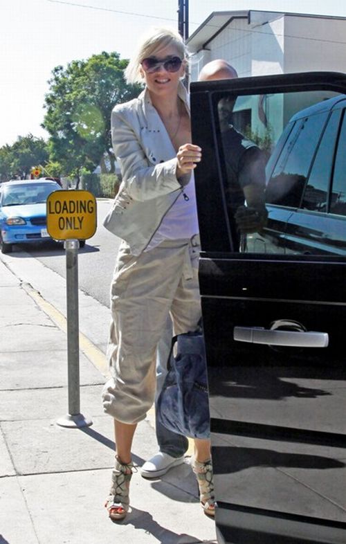 Gwen Stefani arrived at a studio in LA (8 pics)