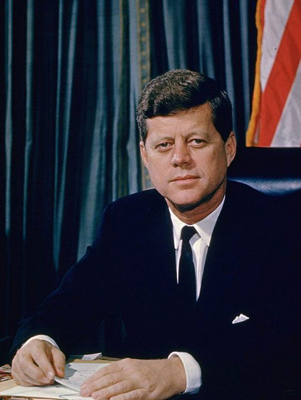100+ portraits of the most iconic people throughout history (134 pics)