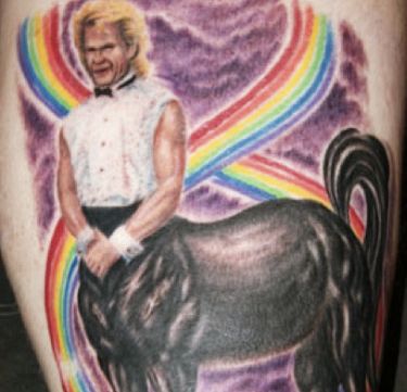 19 girls with tattoos they should have avoided to do (19 pics)