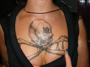 19 girls with tattoos they should have avoided to do (19 pics)