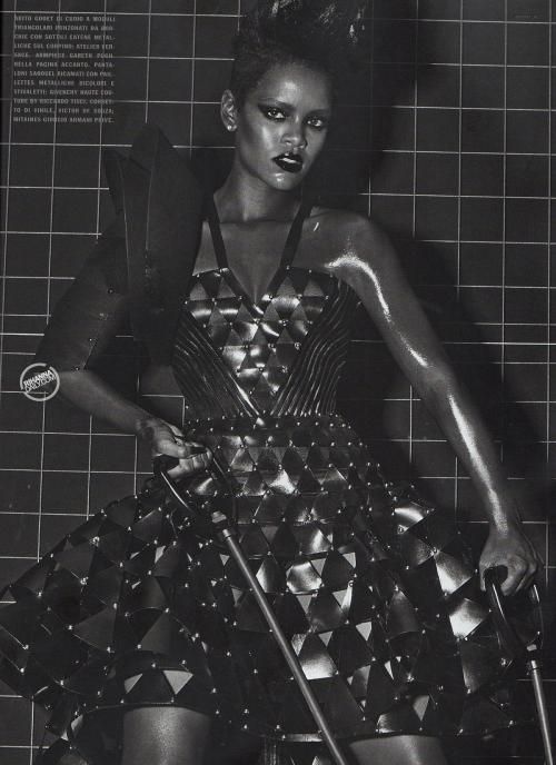 Rihanna as you have never seen her before (8 pics)