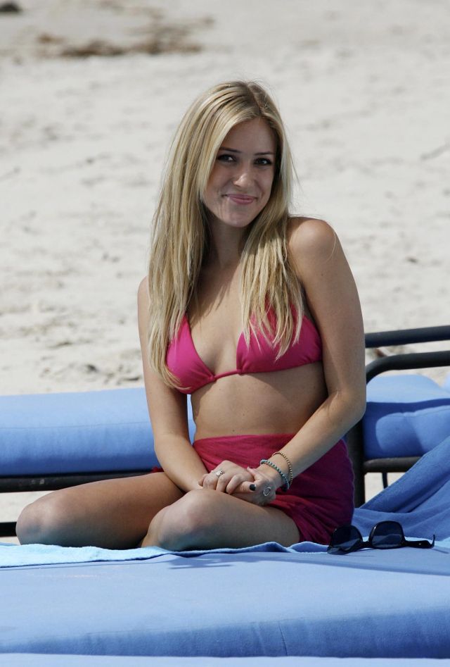 Beautiful Kristin Cavallari on the beach (15 pics)