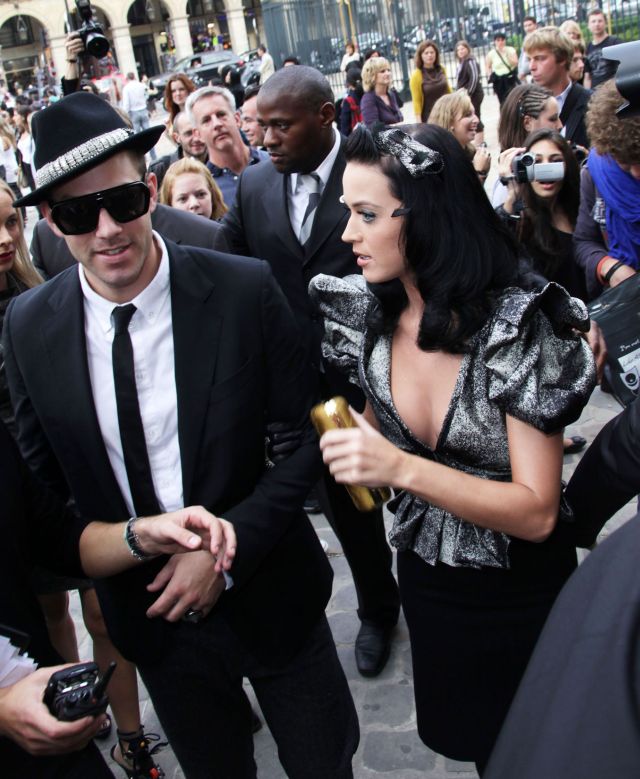 Katy Perry at the Fashion Week in Paris (9 pics)