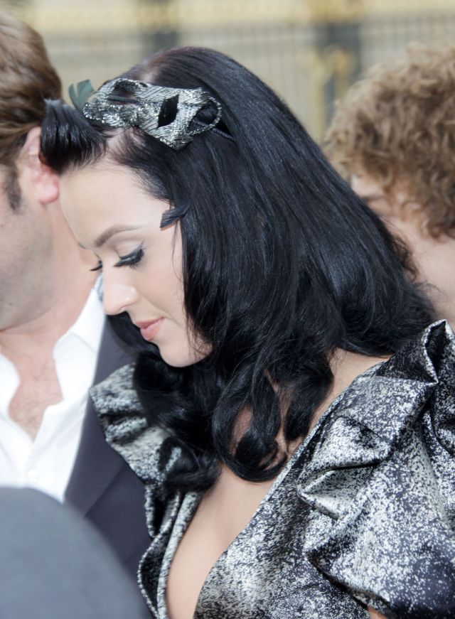 Katy Perry at the Fashion Week in Paris (9 pics)