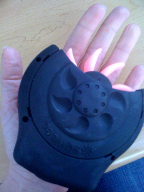 Sqweel – a 10-tongued rotating sex toy for the pleasure of women (6 pics + 1 video)