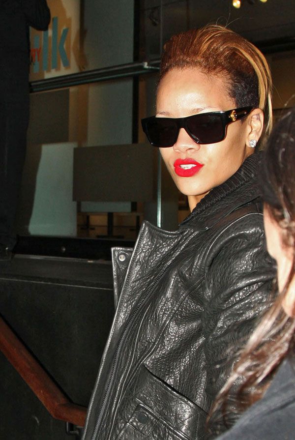 Rihanna (6 pics)
